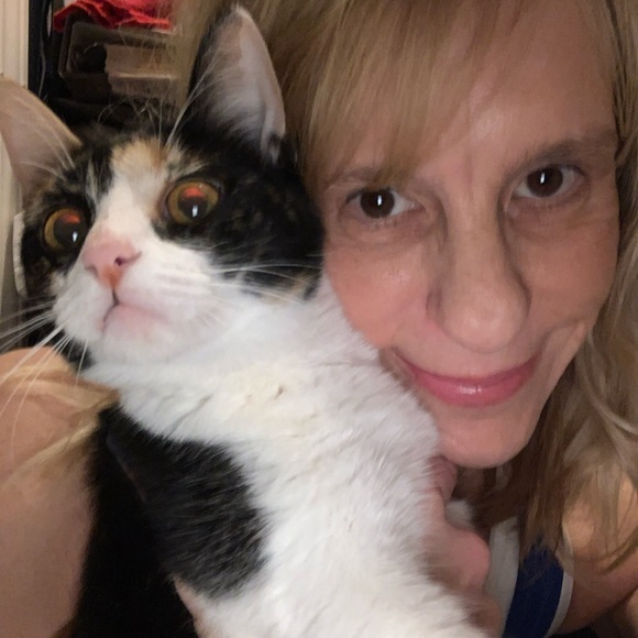 Meet your Posher, Jennifer - Picture 2 of 11